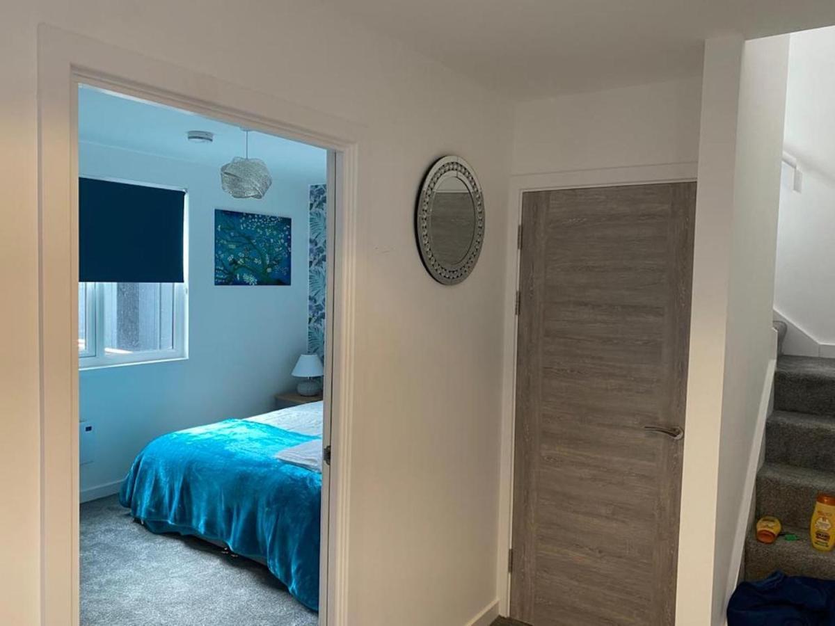 Central Newly Built 2 Bed Duplex Penthouse With Free On-Site Gated Parking, Lift Access, Self Check-In, Super Fast Wifi, Two Cathedral View Terraces & Sleeps 6 Peterborough Exterior photo