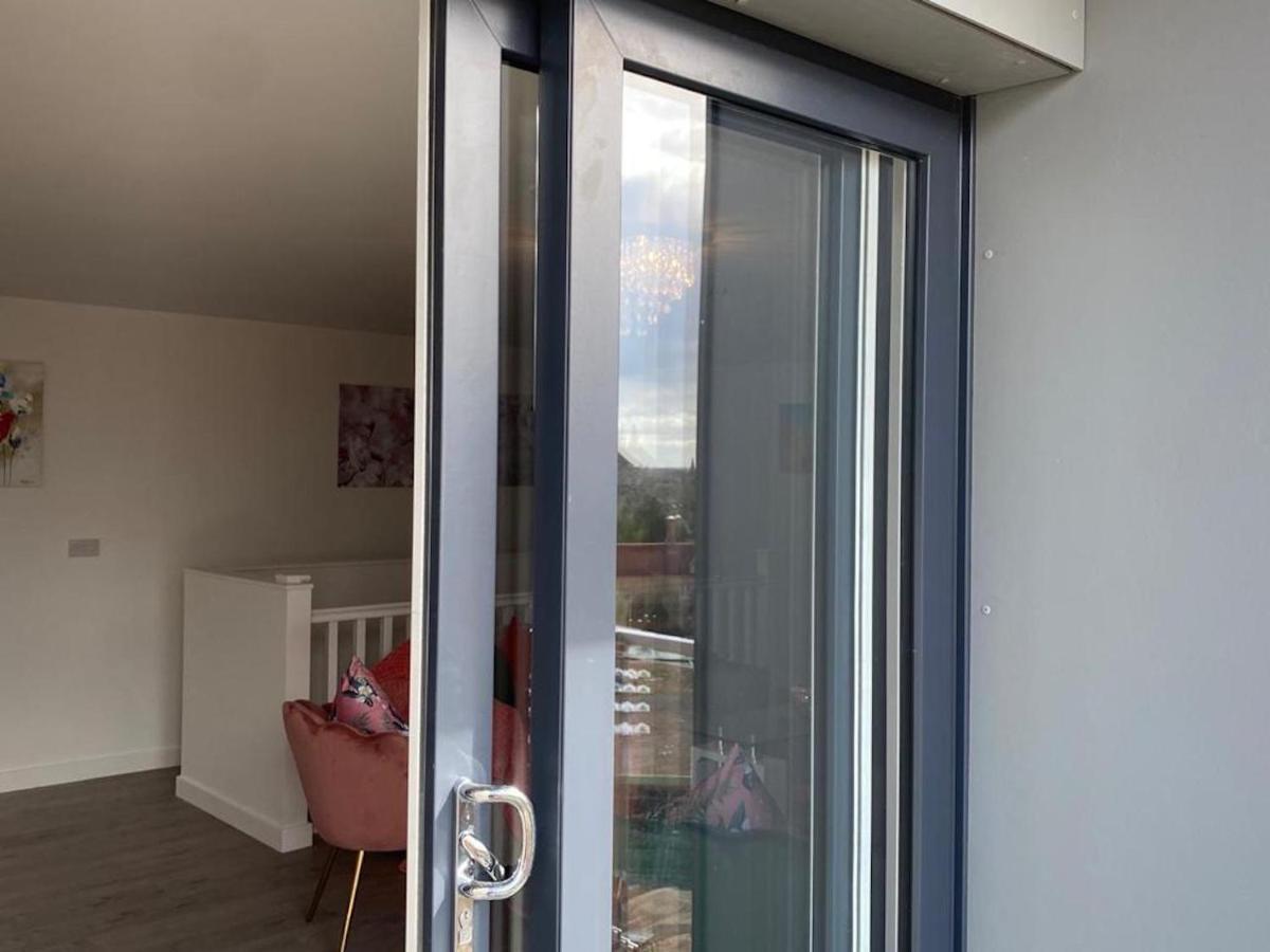 Central Newly Built 2 Bed Duplex Penthouse With Free On-Site Gated Parking, Lift Access, Self Check-In, Super Fast Wifi, Two Cathedral View Terraces & Sleeps 6 Peterborough Exterior photo